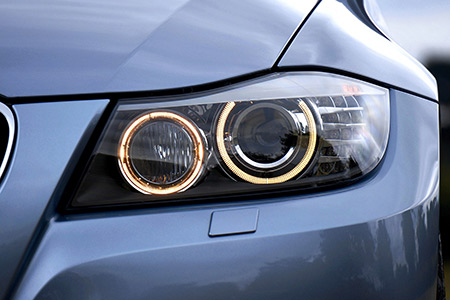 Bild von einem LED Scheinwerfer bei einem Auto